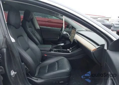 2018 Tesla Model 3 Long Range/Performance из США, поврежденный, VIN 5YJ3E1EB9JF105735